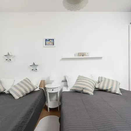 Ivona - Beautiful Terrace And Free Garage Parking Apartment Zadar