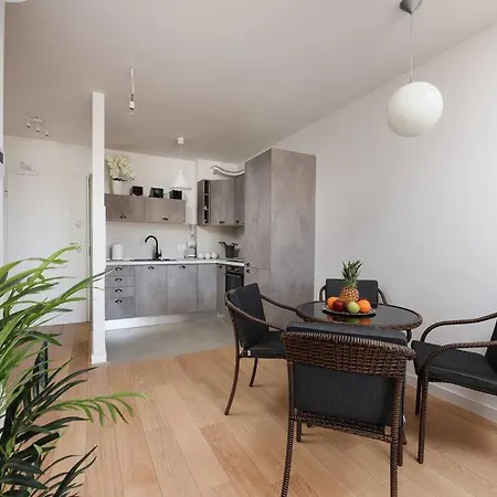 Ivona - Beautiful Terrace And Free Garage Parking Apartment