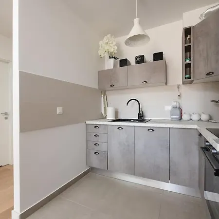 Apartment Ivona - Beautiful Terrace And Free Garage Parking Zadar