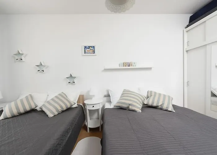 Ivona - Beautiful Terrace And Free Garage Parking Apartament Zadar