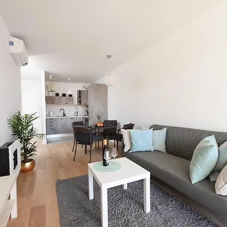 Ivona - Beautiful Terrace And Free Garage Parking Zara