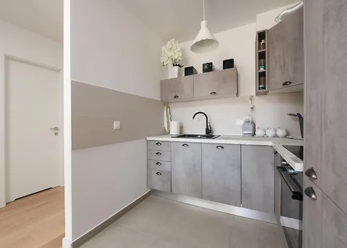 Appartamento Ivona - Beautiful Terrace And Free Garage Parking Zara